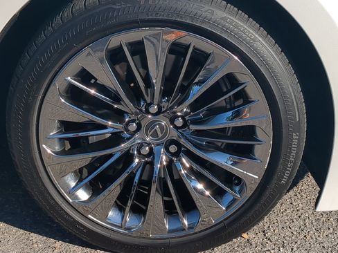 Used 2023 Lexus LS 500 w/ Accessory Package (Z2) image 11