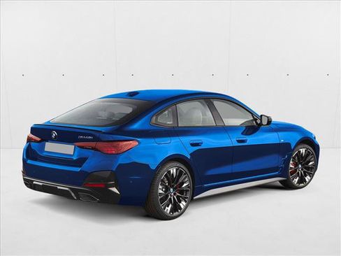 New 2026 BMW M440i image 2