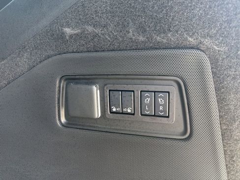 Used 2025 Cadillac Escalade ESV Sport Platinum AWD/4WD image 34
