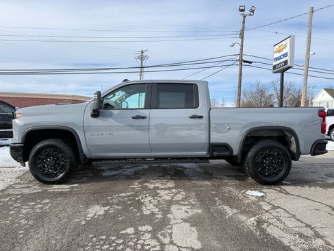 Used 2025 Chevrolet Silverado 2500 Custom w/ Custom Value Package image 3