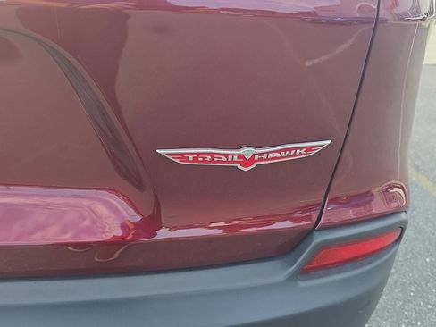 Used 2019 Jeep Cherokee Trailhawk w/ Comfort/Convenience Group AWD/4WD image 8