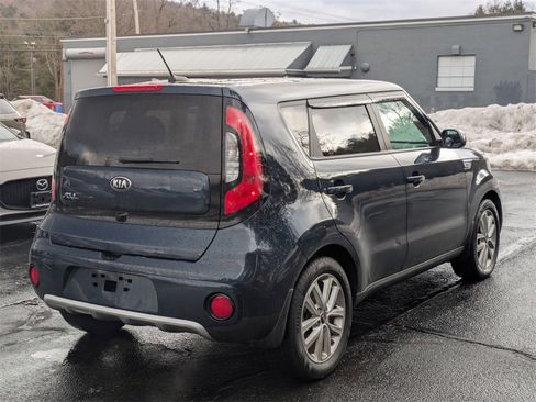Used 2018 Kia Soul + image 2