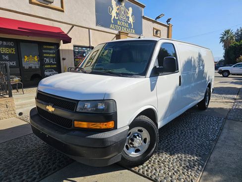 Used 2018 Chevrolet Express 3500 Extended w/ Driver Convenience Package image 1