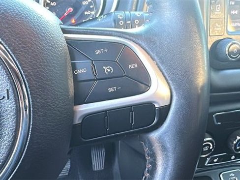 Used 2018 Jeep Compass Latitude w/ Cold Weather Group image 25