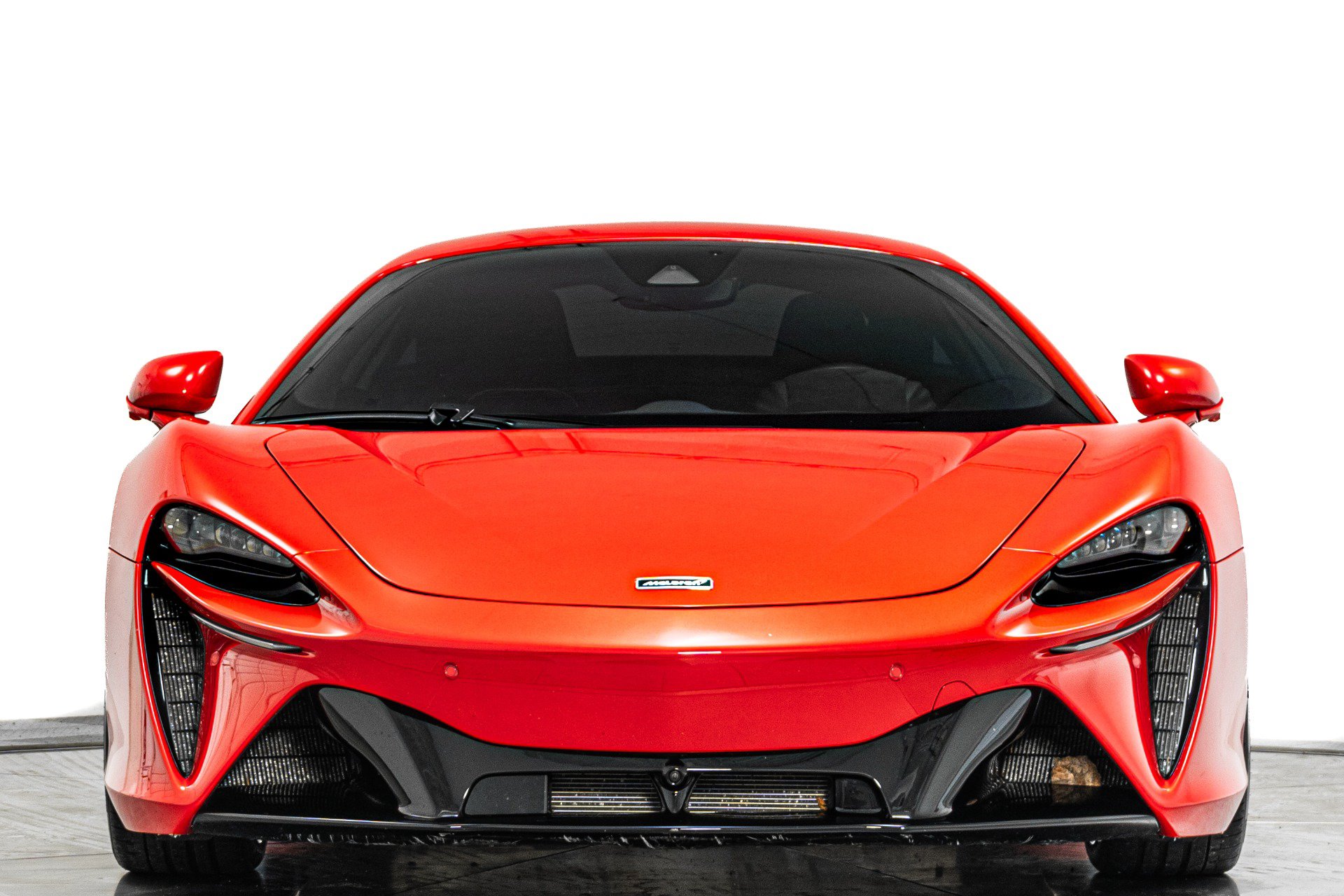 Used 2023 McLaren Artura RWD image 4