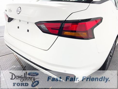 Used 2025 Nissan Altima 2.5 SV image 13