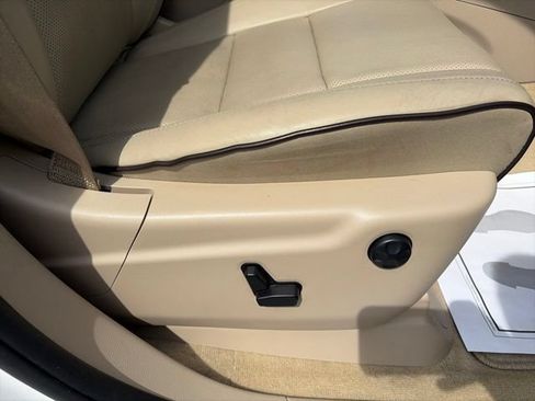 Used 2019 Jeep Grand Cherokee Overland AWD/4WD image 7