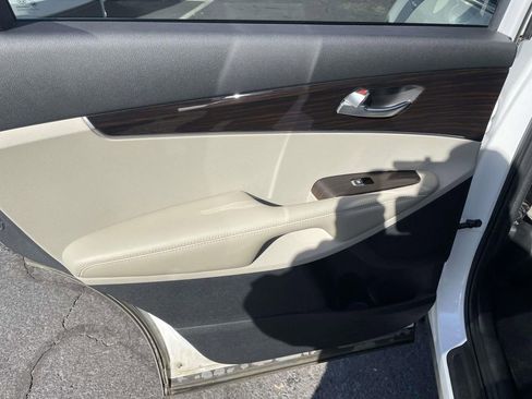 Used 2019 Kia Sorento LX w/ LX V6 Convenience Package image 19