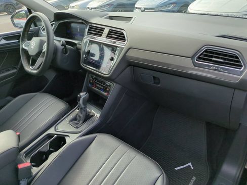 Certified 2023 Volkswagen Tiguan SE w/ Panoramic Sunroof Package FWD image 7