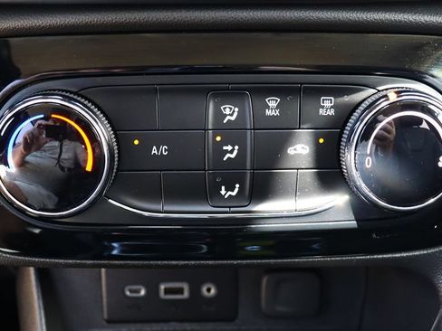 Used 2022 Buick Encore GX Preferred FWD image 45
