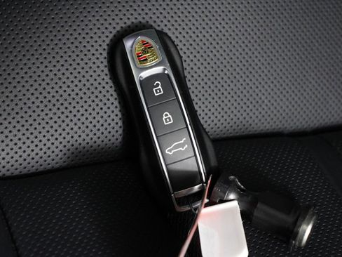 Certified 2025 Porsche Cayenne Coupe image 34