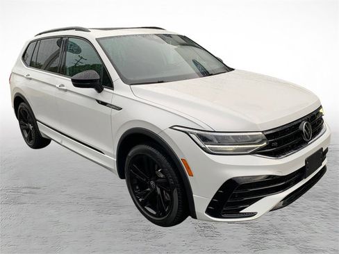 Used 2023 Volkswagen Tiguan SE R-Line FWD image 8