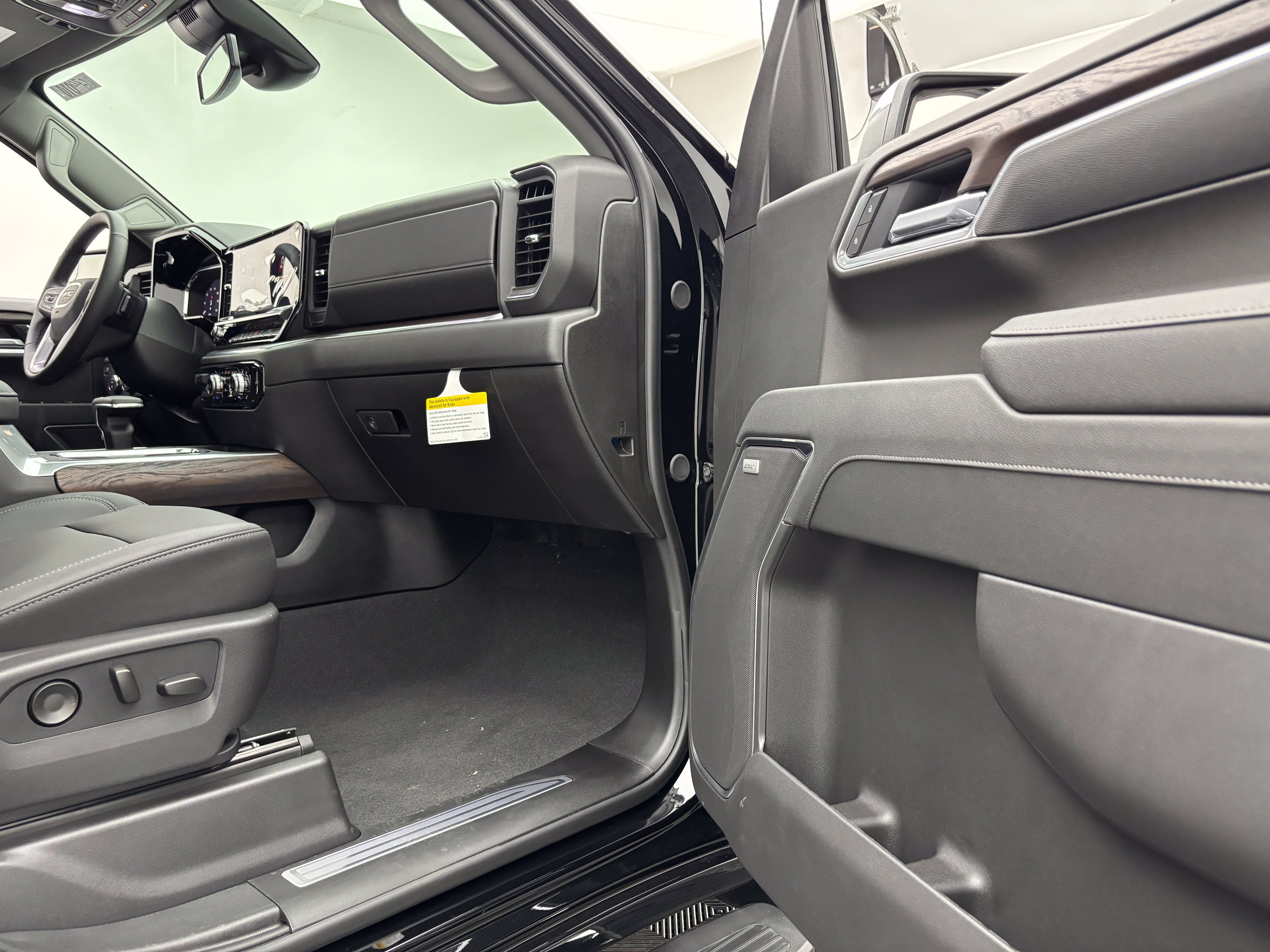 New 2026 GMC Sierra 1500 SLT w/ SLT Premium Package AWD/4WD image 34