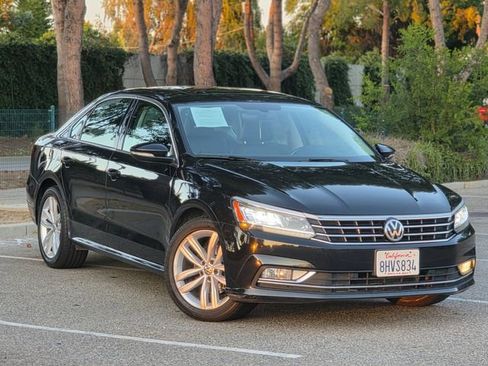 Used 2018 Volkswagen Passat 2.0T SE FWD image 17