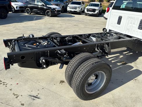 New 2026 GMC Sierra 3500 Pro w/ Fleet Convenience Package RWD image 13