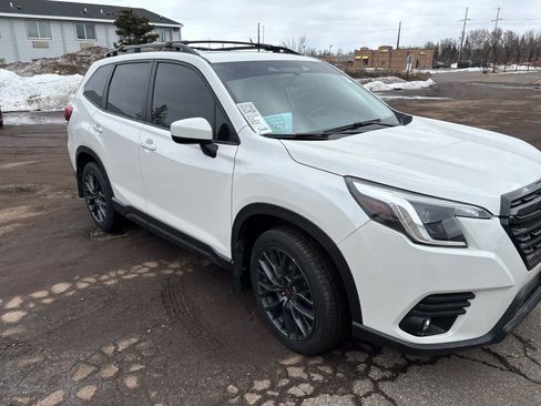 Used 2024 Subaru Forester Premium image 5