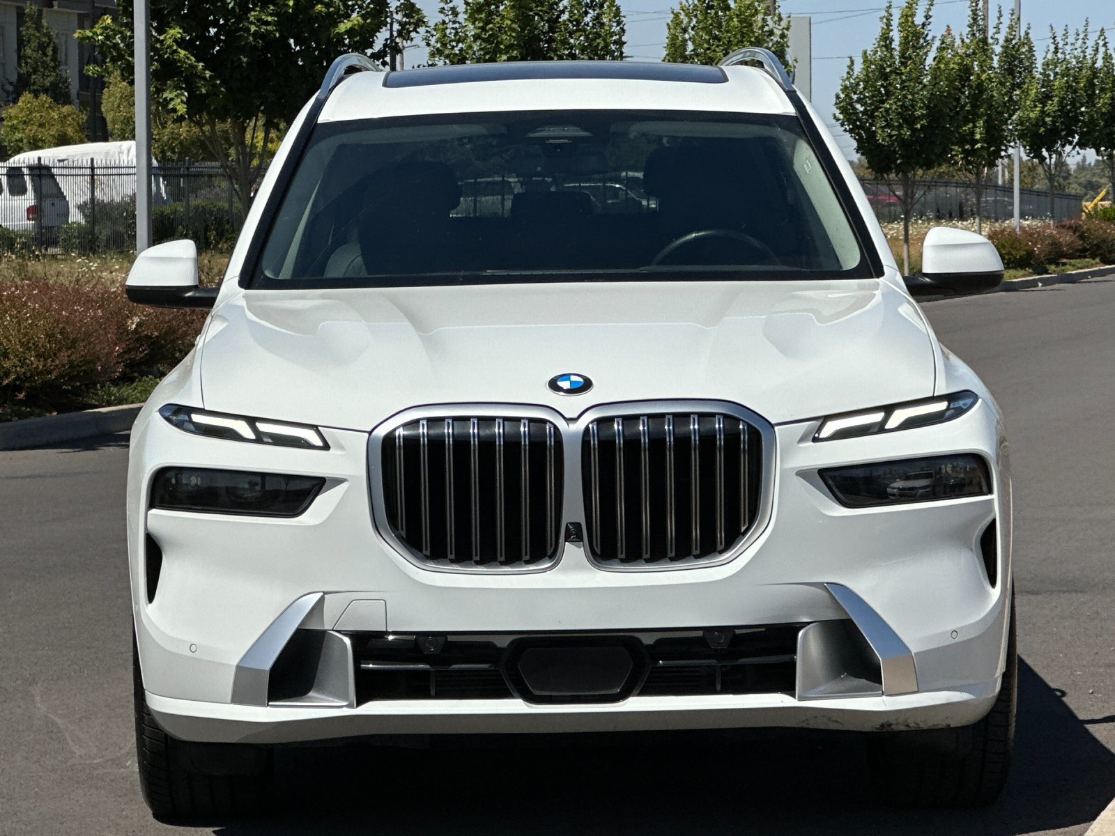 Used 2025 BMW X7 xDrive40i w/ Premium Package AWD/4WD image 8