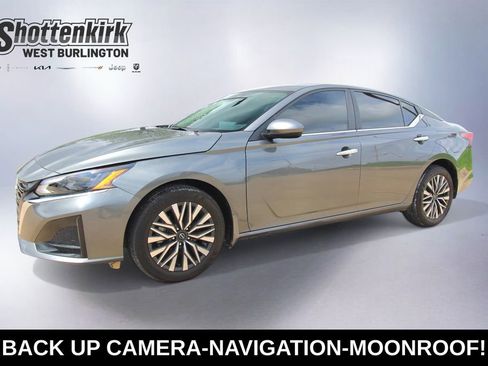 Used 2024 Nissan Altima 2.5 SV w/ SV Premium Package image 1