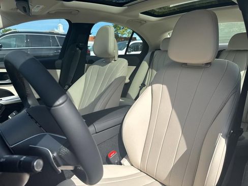 Used 2026 Mercedes-Benz E 350 4MATIC Sedan image 10