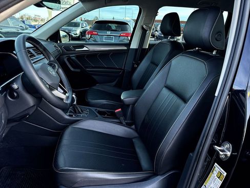 Used 2022 Volkswagen Tiguan SE image 11