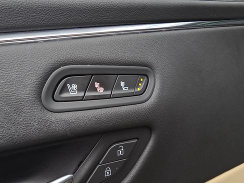 Used 2021 Cadillac Escalade Premium Luxury image 17