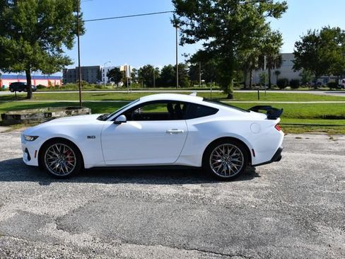 Used 2024 Ford Mustang GT Premium RWD image 6