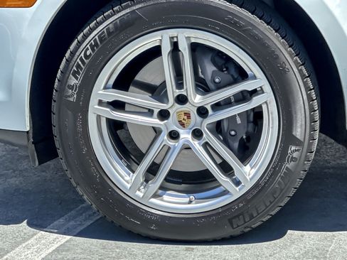 Used 2023 Porsche Macan AWD/4WD image 26