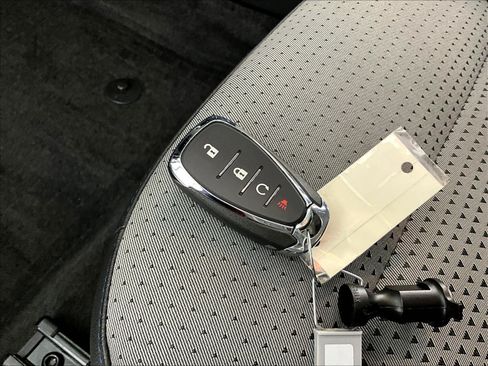 Used 2025 Chevrolet Trax LT FWD image 30
