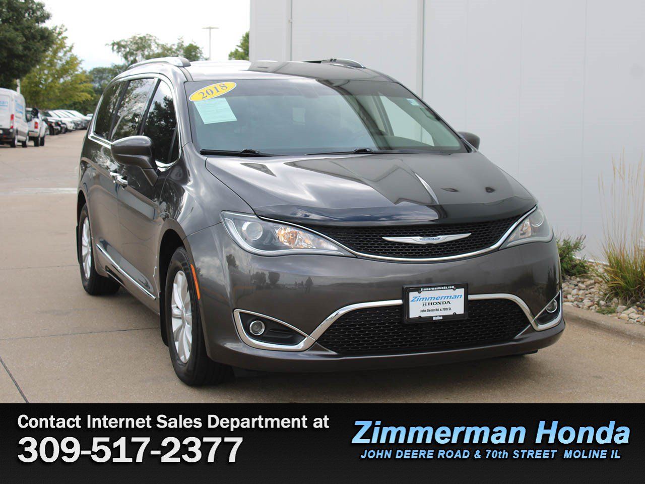 Used 2018 Chrysler Pacifica Touring-L FWD image 3