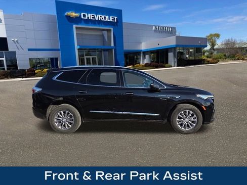 Used 2022 Buick Enclave Essence image 10