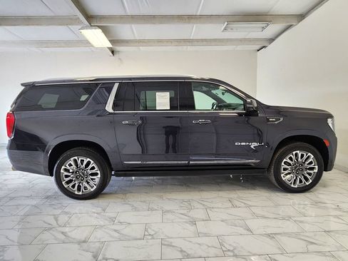 Used 2023 GMC Yukon XL Denali Ultimate AWD/4WD image 4