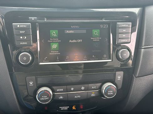 Used 2018 Nissan Rogue SV w/ Premium Package image 13