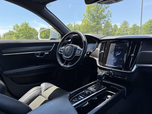 Used 2018 Volvo V90 T5 R-Design FWD image 18