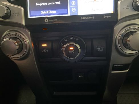 Used 2020 Toyota 4Runner SR5 AWD/4WD image 17