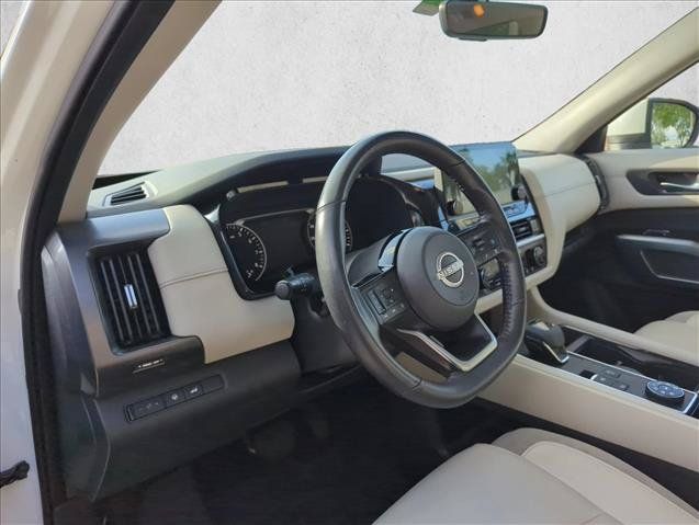 Used 2023 Nissan Pathfinder SL AWD/4WD image 13