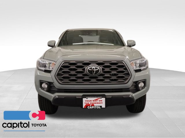 Certified 2022 Toyota Tacoma TRD Off-Road w/ Black Out Package (TMS) AWD/4WD image 7