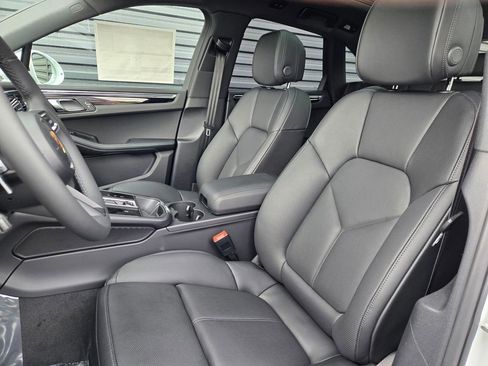 New 2026 Porsche Macan AWD/4WD image 5