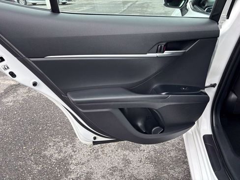 Used 2018 Toyota Camry LE FWD image 40