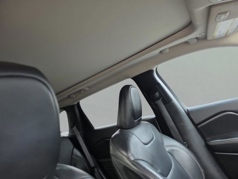 Used 2018 Jeep Cherokee Limited FWD image 24