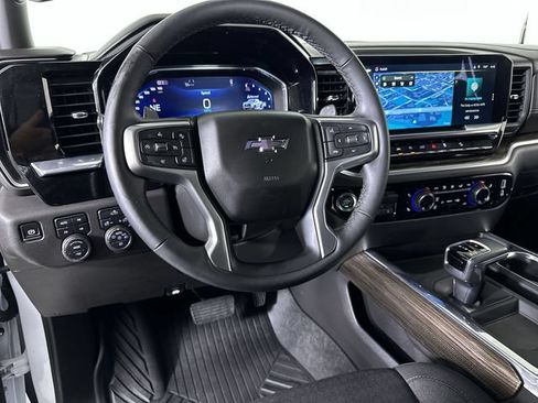Used 2025 Chevrolet Silverado 1500 LT Trail Boss w/ Convenience Package II AWD/4WD image 21