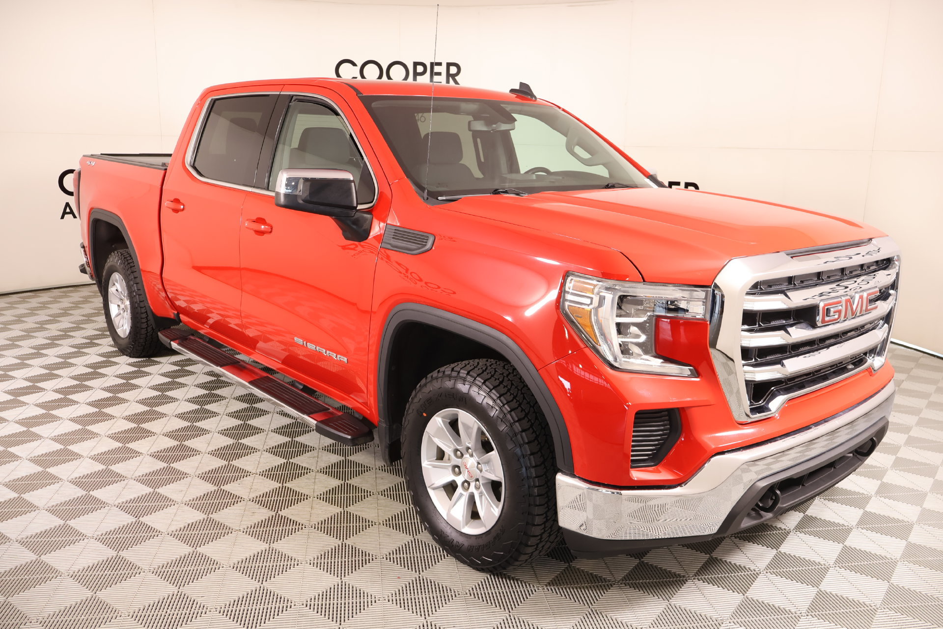 Used 2020 GMC Sierra 1500 SLE w/ SLE Value Package AWD/4WD image 1
