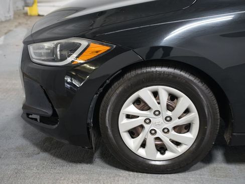 Used 2017 Hyundai Elantra SE FWD image 5