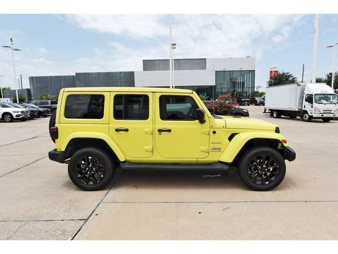 Used 2023 Jeep Wrangler Unlimited Sahara w/ Cold Weather Group AWD/4WD image 7