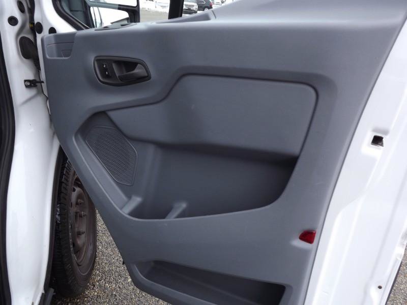 Used 2018 Ford Transit 250 148 Medium Roof RWD image 17