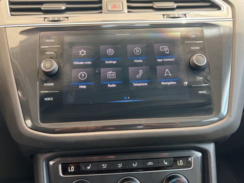 Used 2021 Volkswagen Tiguan SE w/ Panoramic Sunroof Package image 22