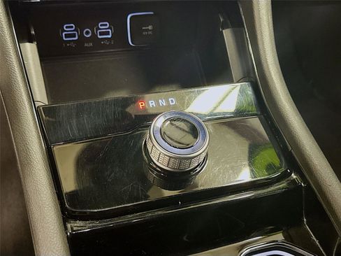 Used 2023 Jeep Grand Cherokee L Laredo image 16