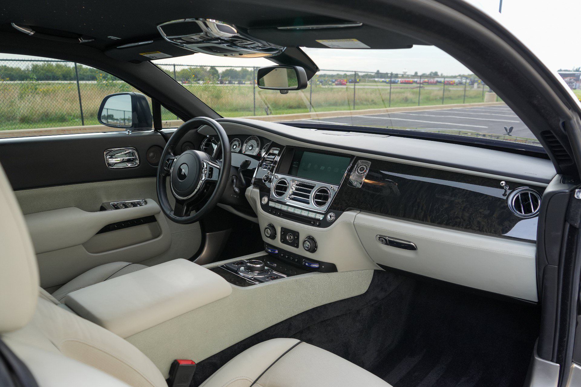Used 2015 Rolls-Royce Wraith RWD image 25