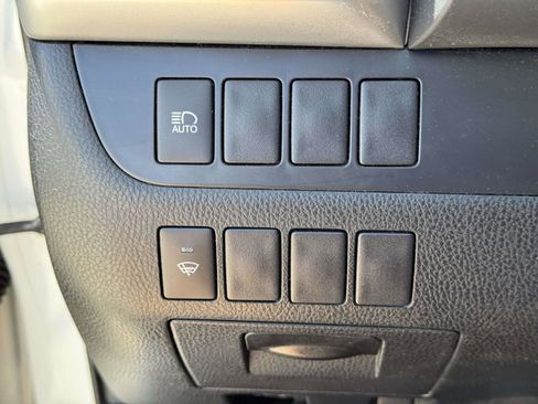 Used 2019 Toyota Highlander LE AWD/4WD image 25