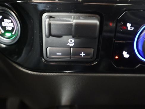 Used 2025 Chevrolet Silverado 1500 LT Trail Boss w/ Convenience Package II AWD/4WD image 46