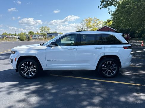 Used 2023 Jeep Grand Cherokee Overland w/ Adv Protech Group III AWD/4WD image 9